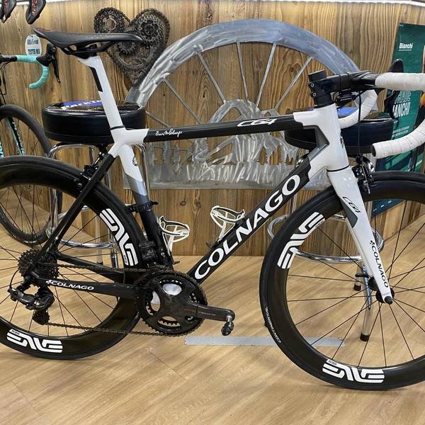 colnago-c64-noir-blanc-min